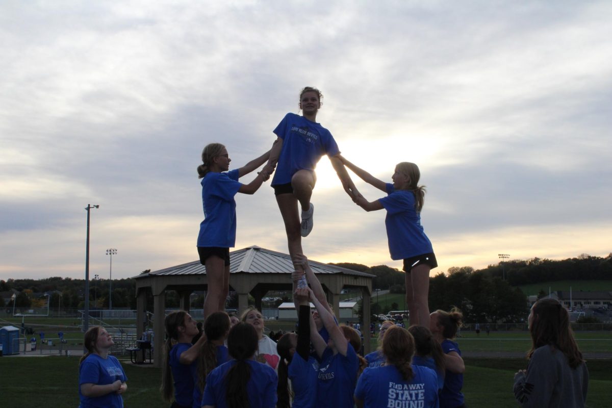 Brenna Richardson (Middle) in a lib with Jessa Kern (Left) and Payton Fandrich (Right) siding